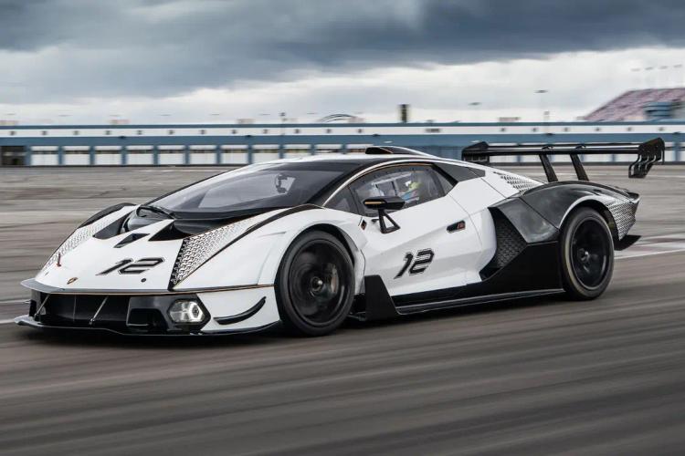 Lamborghini Essenza Scv12
