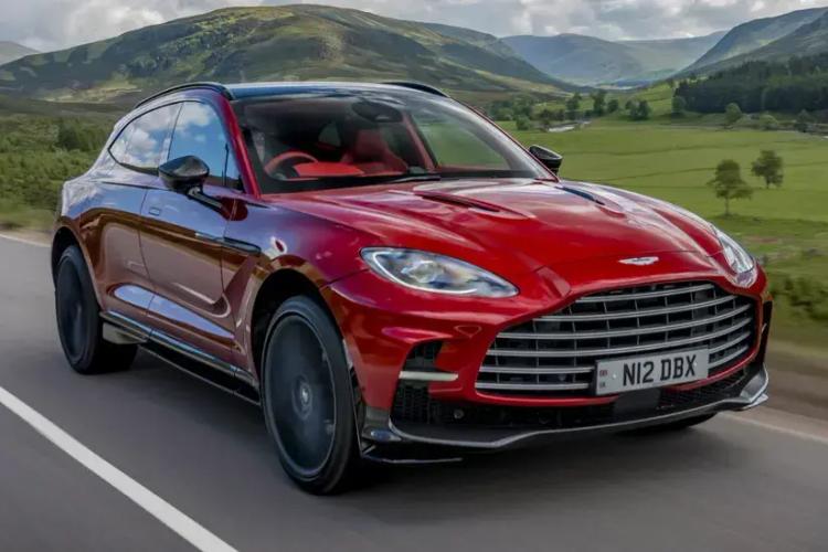 Aston Martin Dbx707