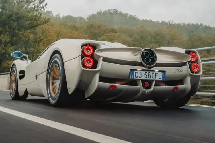 Pagani Utopia